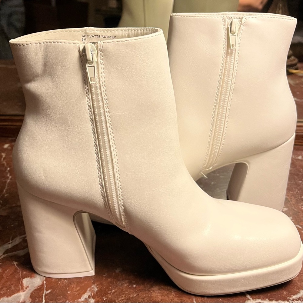 MADDEN GIRL Women’s White Platform Activatte Square Toe Block Heel Booties 9M